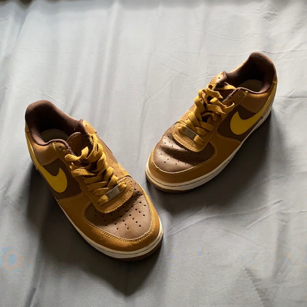brown/yellow AF1’s